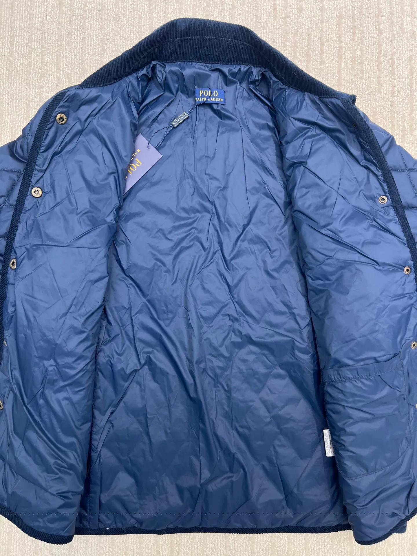 P350 Ralph Lauren logo embroidered diamond plaid corduroy cotton jacket. Exquisite small logo embroidery on the chest, corduroy color-blocked lapels, pocket design showing details, customized accessories, complete with three standards. Size: S M L XL